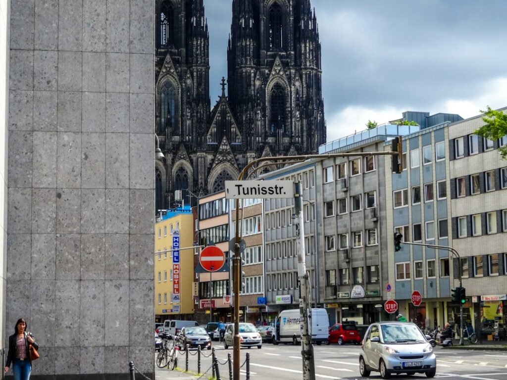 Auto online abmelden Köln: Ablauf, Kosten und Hilfe ab 19,70 €